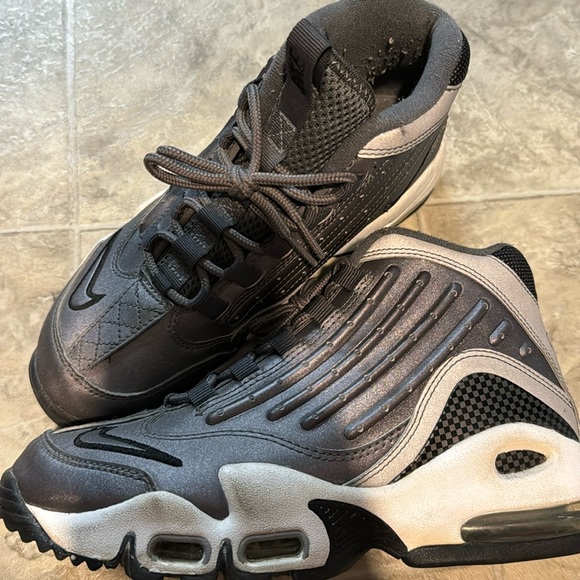 Gray Nike Griffey Boys size 5 - Picture 1 of 4